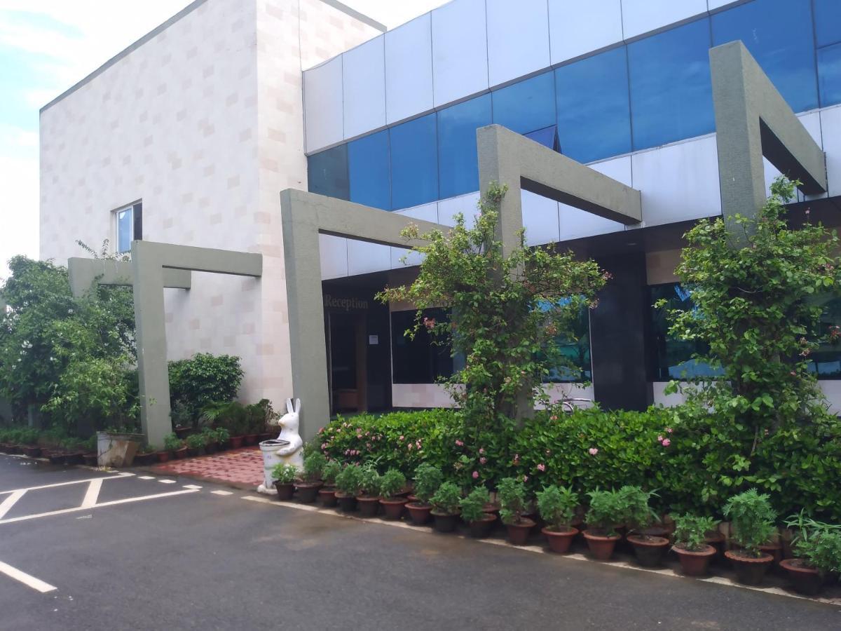 La Platina Premium Suites, Near Puri Sea Beach Exterior photo