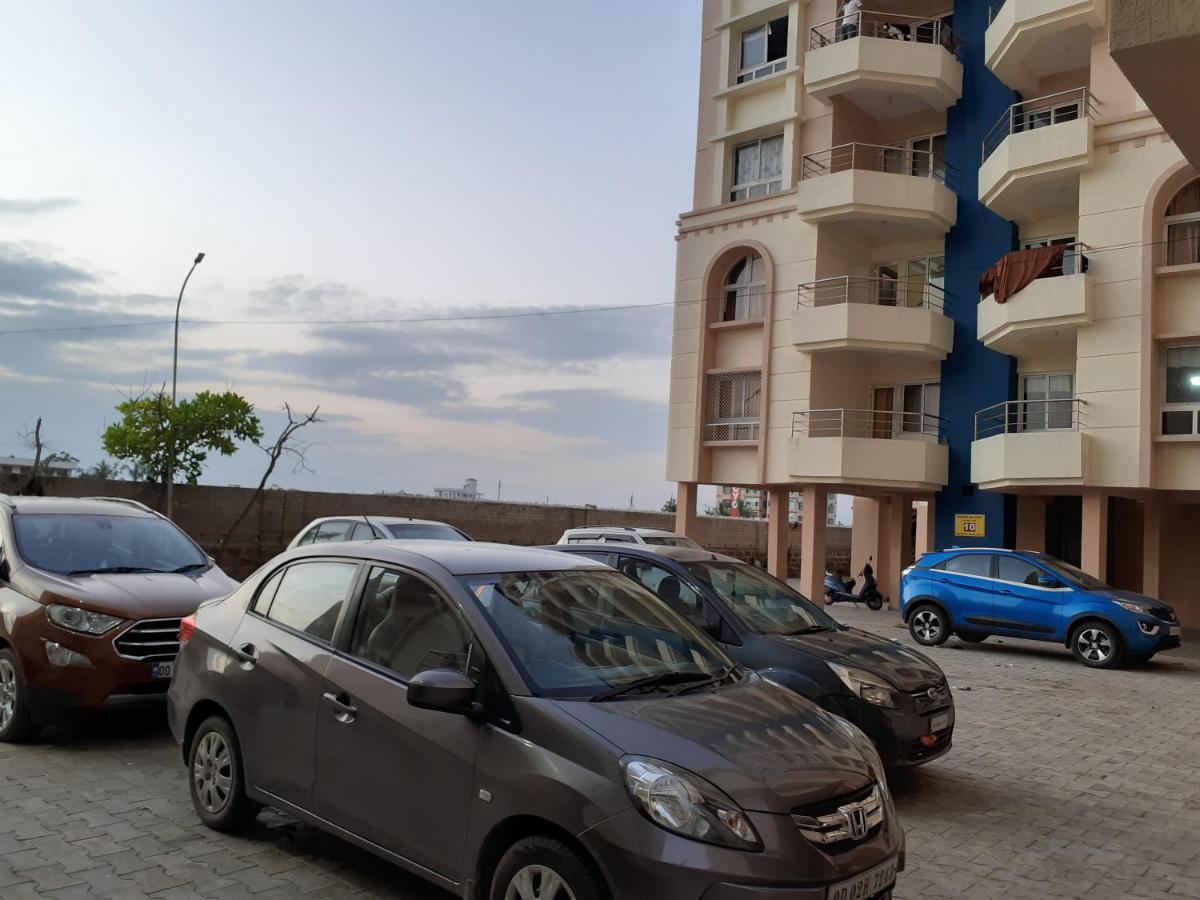La Platina Premium Suites, Near Puri Sea Beach Exterior photo
